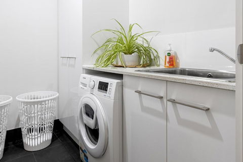 Entire 2 Storey Home In Tranmere - Accommodation Gold Coast 4
