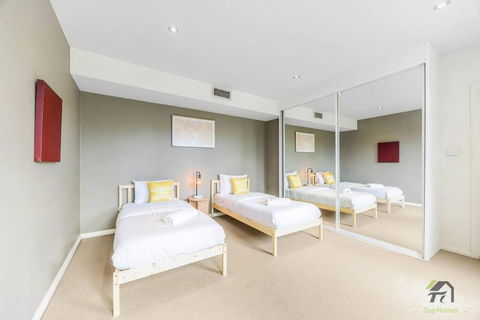 Entire 3 Bedrooms Townhouse In Baulkham Hills - Gold Coast 4U 4