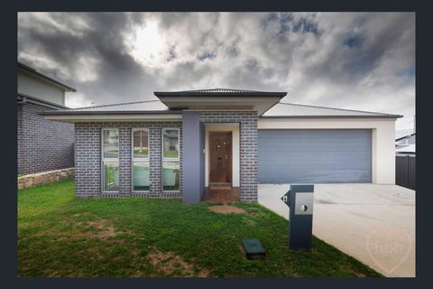 Entire 4 BR House In Moncrieff Close To Playground - Accommodation Gold Coast 1