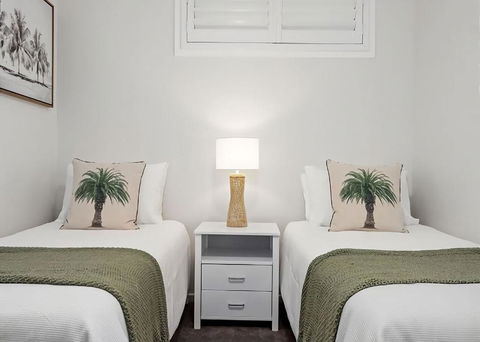 Ernora Court - Gold Coast 4U 2