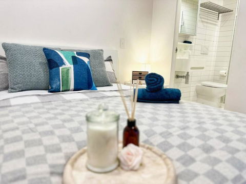 ES2410-2Bed 2Bath Vision Apt With Balcony, Pool & Gym - Accommodation Gold Coast 0