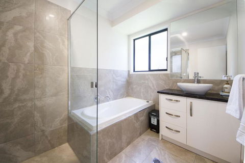 Executive Home Accommodation 34 - Gold Coast 4U 3