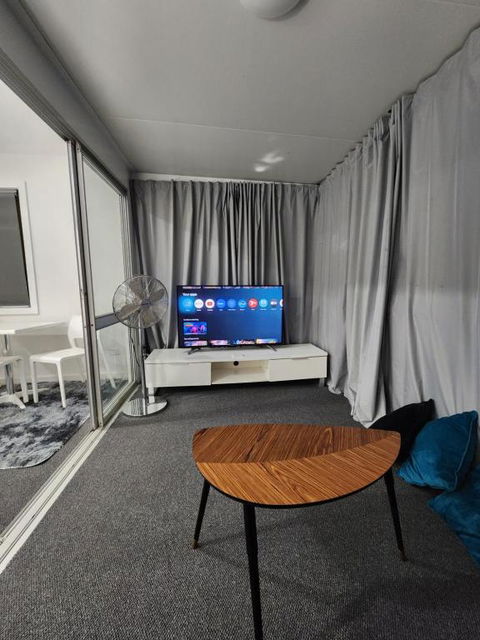 Entire Studio Apartment - Self Check-in - Accommodation Gold Coast 1