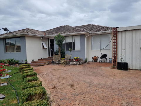 Entire 3 Bed Rooms Unit -Rosy House 1 - Gold Coast 4U 4