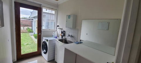 Entire 3 Bed Rooms Unit -Rosy House 1 - Gold Coast 4U 2