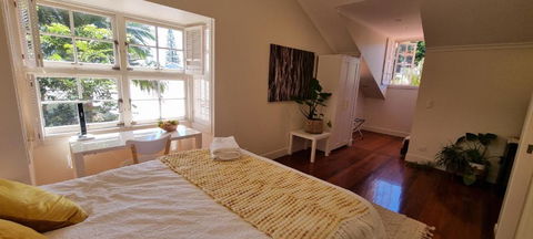 Fab 4brm Home With Pool A 15 Min Walk To Beach - Accommodation Gold Coast 3