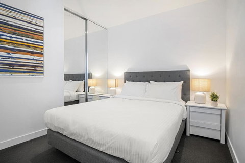 Fabulous 1-Bed With Pool And Private Courtyard - Accommodation Gold Coast 1