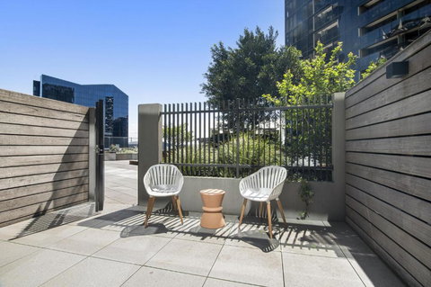 Fabulous 1-Bed With Pool And Private Courtyard - Accommodation Gold Coast 3