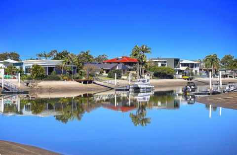 Fabulous Canal-front Unit In Mooloolaba - Accommodation Gold Coast 1