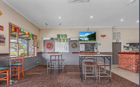 Falcon Hotel Motel - Accommodation Gold Coast 3