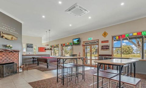 Falcon Hotel Motel - Accommodation Gold Coast 4