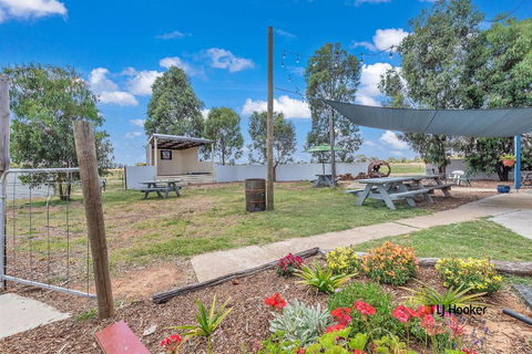 Falcon Hotel Motel - Accommodation Gold Coast 1