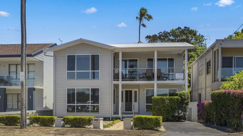 Family Beachhouse - Waterfront Ettalong Beach - Accommodation Gold Coast 1