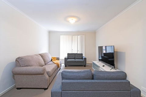 Family Home For A Fiesta - Accommodation Gold Coast 3