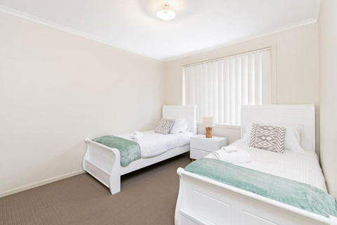 Family Home For A Fiesta - Accommodation Gold Coast 4