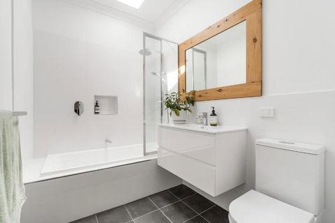 Family Home In East Orange - Cosy & Spacious - Accommodation Gold Coast 2