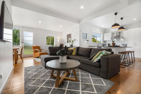Family Home In East Orange - Cosy & Spacious - Accommodation Gold Coast 0