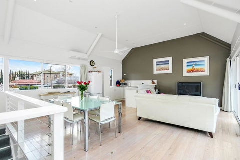 Fantastic Beachside Townhouse - Accommodation Gold Coast 3