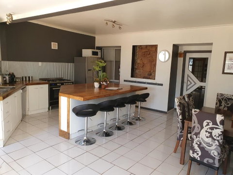 Fossickers Den Dugout Accommodation - Accommodation Gold Coast 3