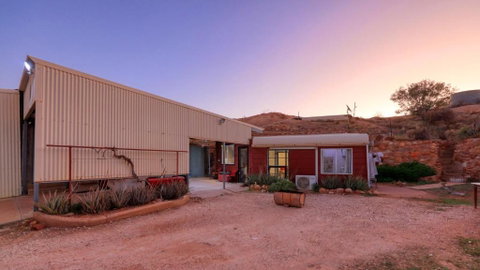 Fossickers Den Dugout Accommodation - Accommodation Gold Coast 0