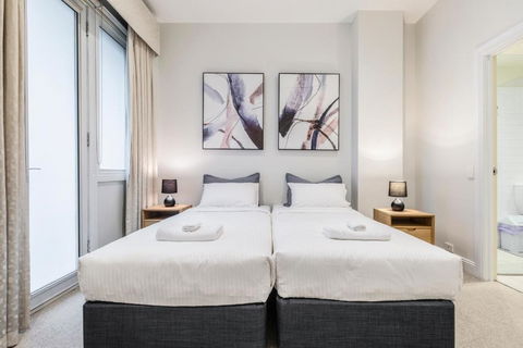 Fabulous Collins Street Luxury 2 BR Apartment - Accommodation Gold Coast 2
