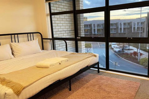 Family Friendly 2BR Townhouse 5mins To Hospital - Accommodation Gold Coast 1
