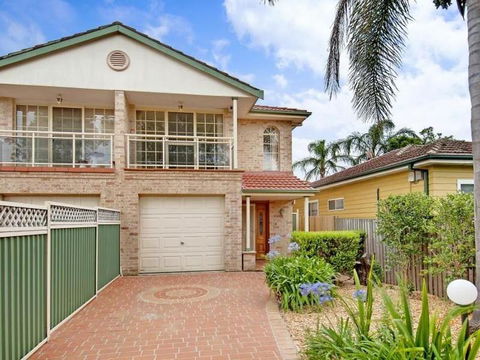 FRENCH HOUSE - Accommodation Gold Coast 0