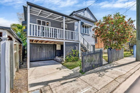 Gabba Central 2 Separate Homes 1 Block 6 Bdrms - Accommodation Gold Coast 0