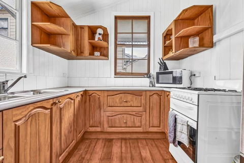 Gabba Central 2 Separate Homes 1 Block 6 Bdrms - Accommodation Gold Coast 1