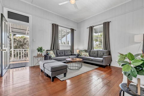 Gabba Central 2 Separate Homes 1 Block 6 Bdrms - Accommodation Gold Coast 2