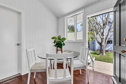 Gabba Central 2 Separate Homes 1 Block 6 Bdrms - Accommodation Gold Coast 4