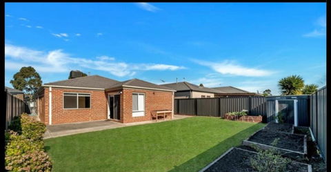 Garden View - Newly Furnished Queen Bedroom - 1 Gold Coast 1