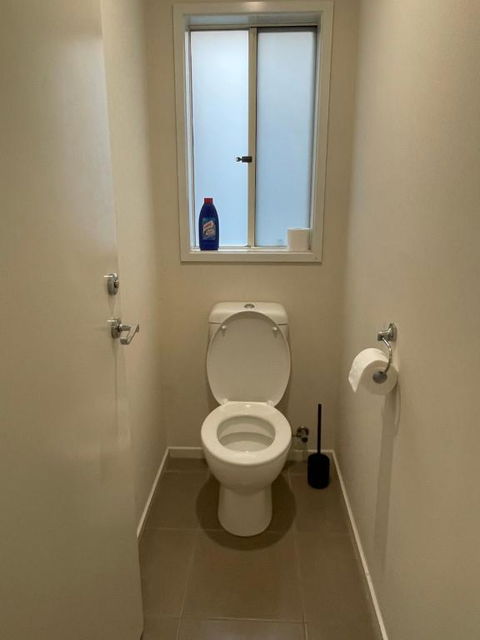 Garden View - Newly Furnished Queen Bedroom - 1 Gold Coast 4