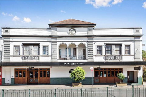 GLAD1 - Monash Rd - Gladesville - Accommodation Gold Coast 2
