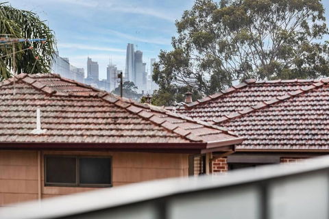 GLAD3 Gladesville Getaway Bright & Contemporary - Gold Coast 4U 1