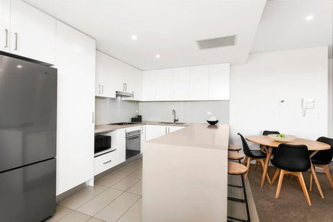 GLAD3 Gladesville Getaway Bright & Contemporary - Gold Coast 4U 4