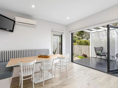 Gogoll Central Beach House 2a - Accommodation Gold Coast 2