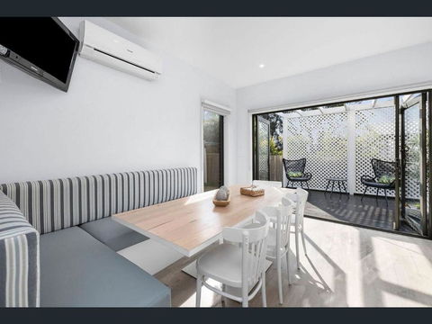 Gogoll Central Beach House 2a - Accommodation Gold Coast 3