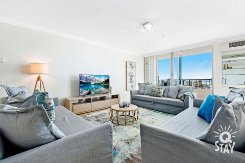 Golden Gate Rooftop Penthouse - QSTAY - Accommodation Gold Coast 4