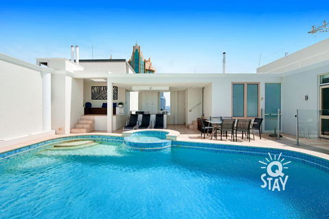 Golden Gate Rooftop Penthouse - QSTAY - Accommodation Gold Coast 1