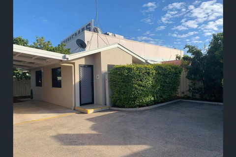 Fully Furnished Modern Unit In Centre Of City - Accommodation Gold Coast 2