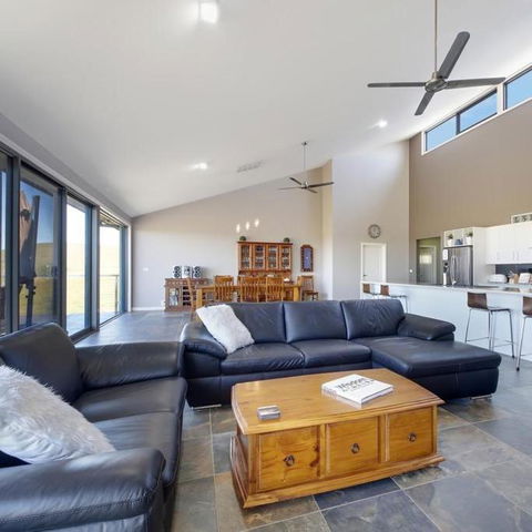 GOULBURN ALPACA FARM STAY - Gold Coast 4U 1