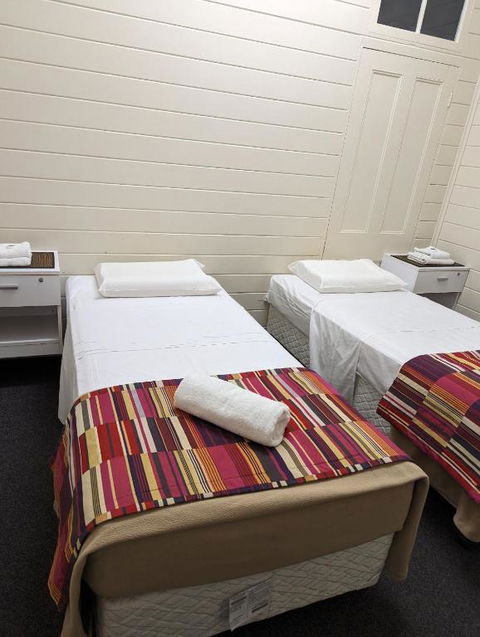 GRAND CENTRAL HOTEL PROSERPINE - Gold Coast 4U 4