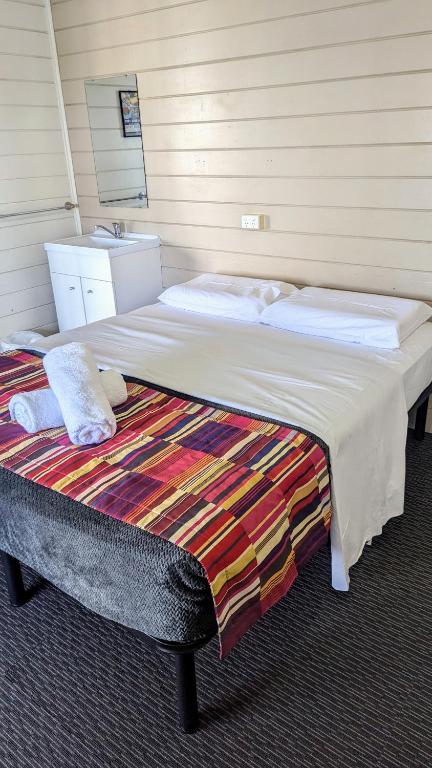 GRAND CENTRAL HOTEL PROSERPINE - Gold Coast 4U 0