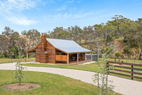 Grandview Accommodation - Hideaway Huts - Gold Coast 4U 0