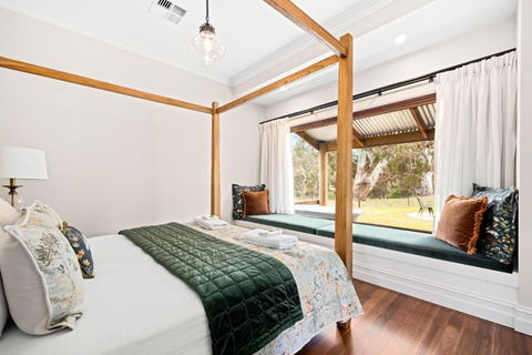 Grandview Accommodation - Hideaway Huts - Gold Coast 4U 1