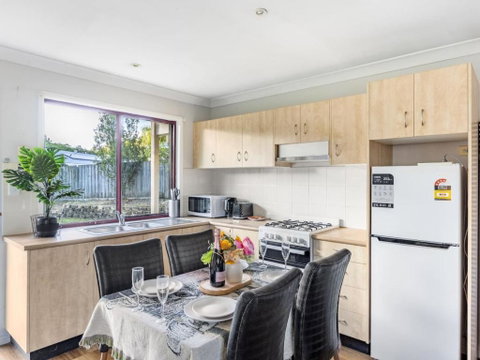 Great Value Stylish 2BR Granny Flat Heritage Park - Accommodation Gold Coast 4