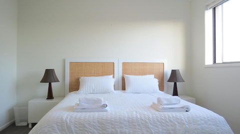 GREENWAY WATERS Apartments - Gold Coast 4U 4
