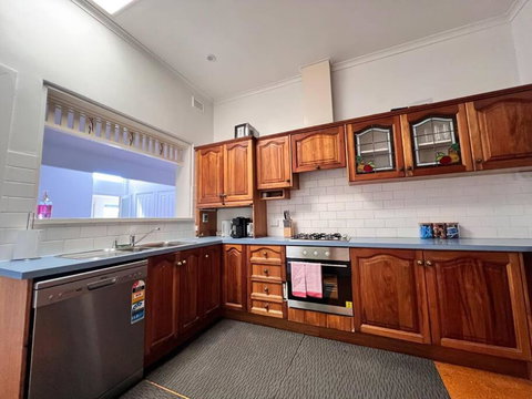 Group House With Views Of The Salt Pool And Spa - 1 Gold Coast 1