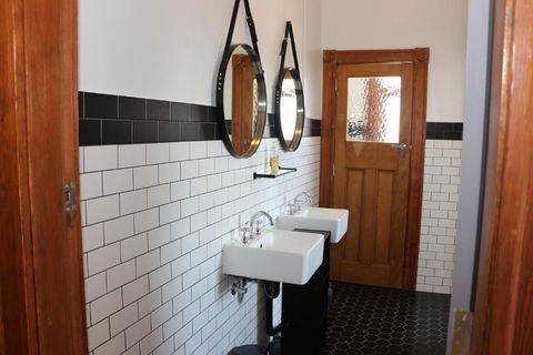 Guildford Hotel - Gold Coast 4U 3